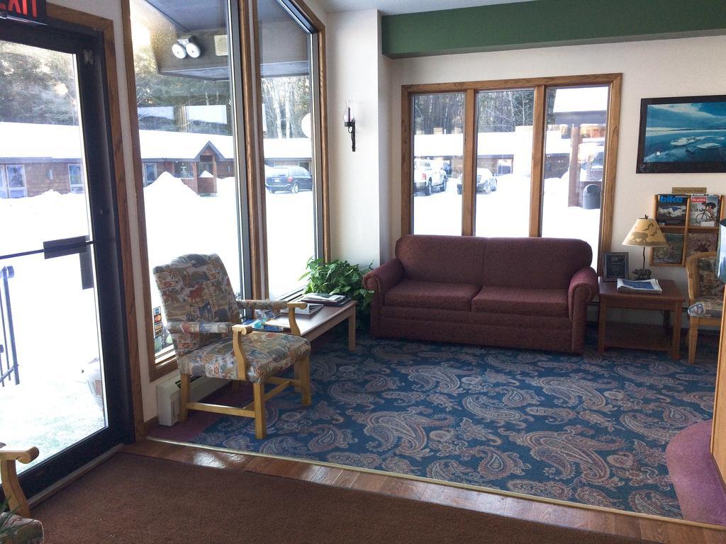 Cedar Motor Inn Marquette Bagian luar foto