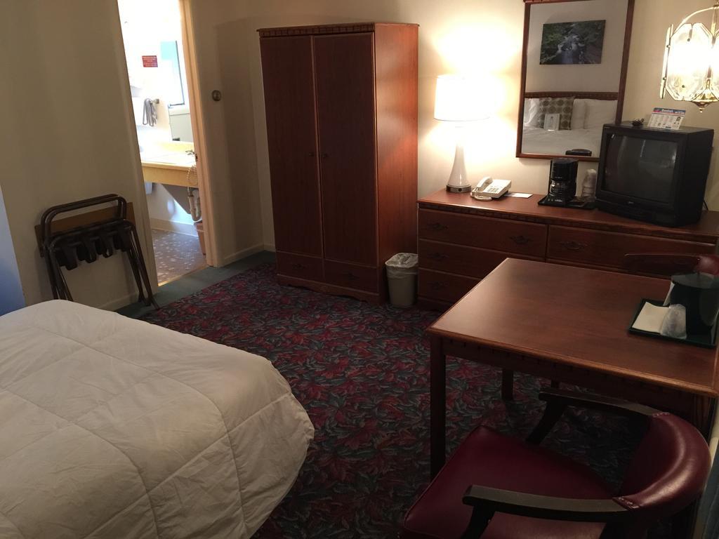 Cedar Motor Inn Marquette Ruang foto