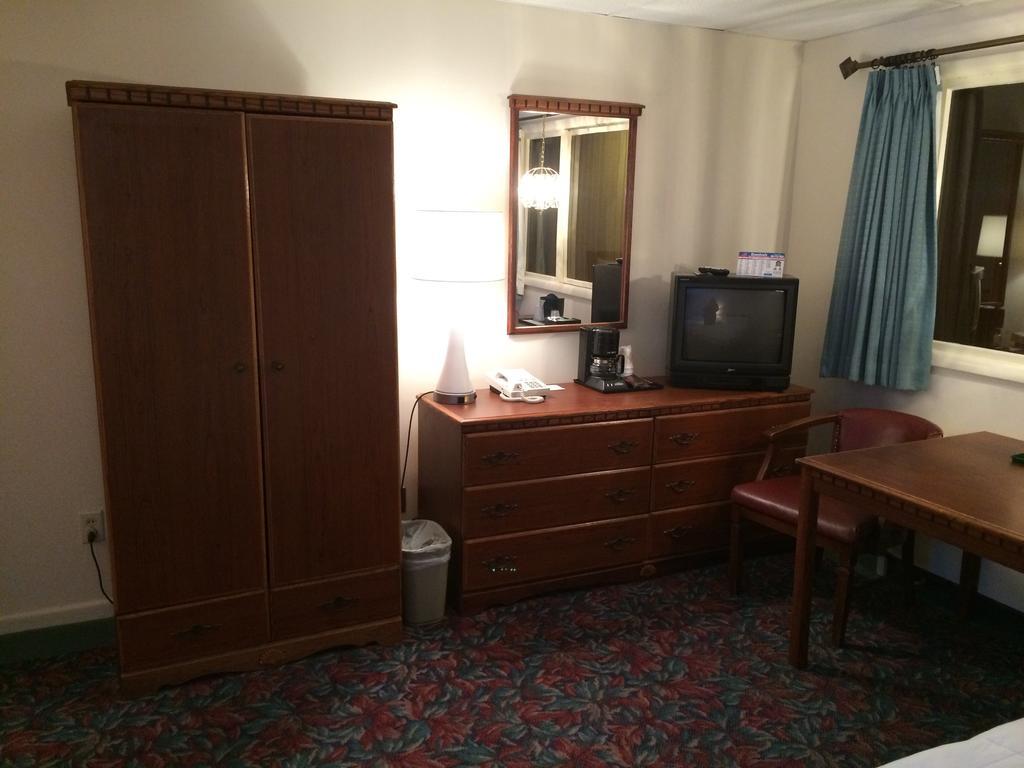 Cedar Motor Inn Marquette Ruang foto