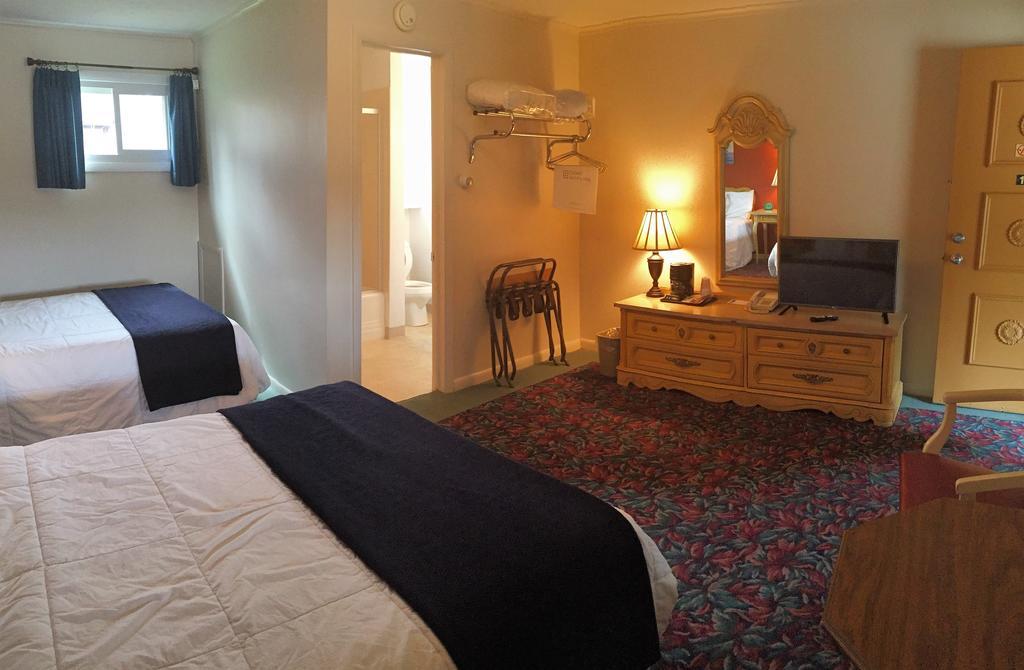 Cedar Motor Inn Marquette Bagian luar foto