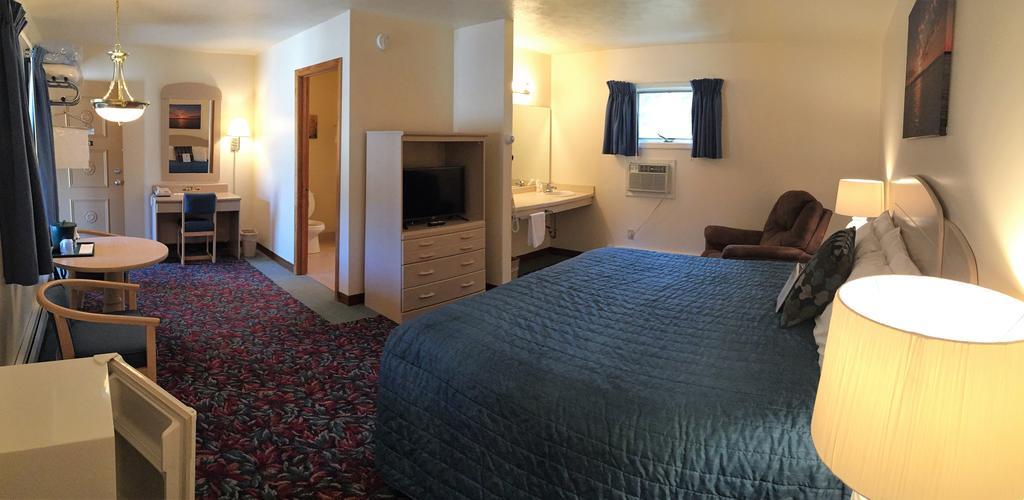 Cedar Motor Inn Marquette Bagian luar foto