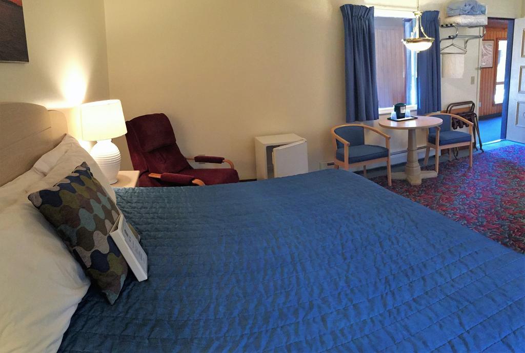 Cedar Motor Inn Marquette Bagian luar foto