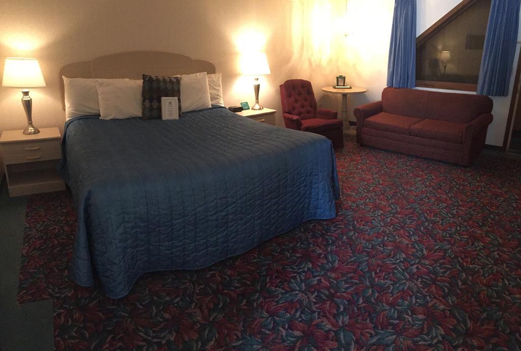 Cedar Motor Inn Marquette Bagian luar foto