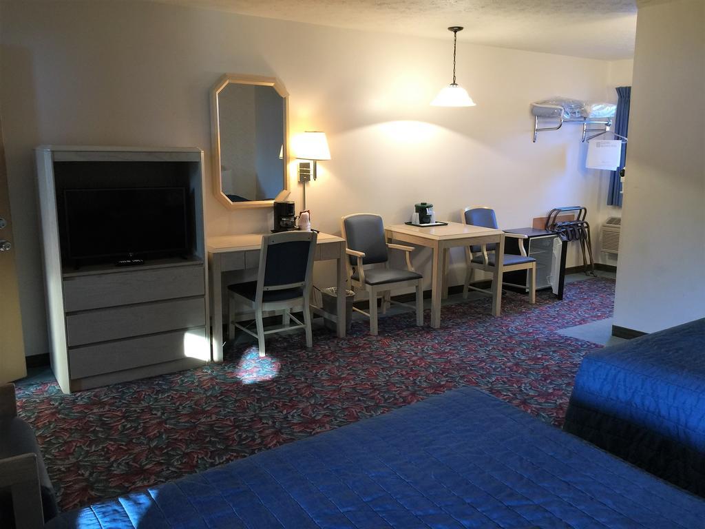 Cedar Motor Inn Marquette Bagian luar foto
