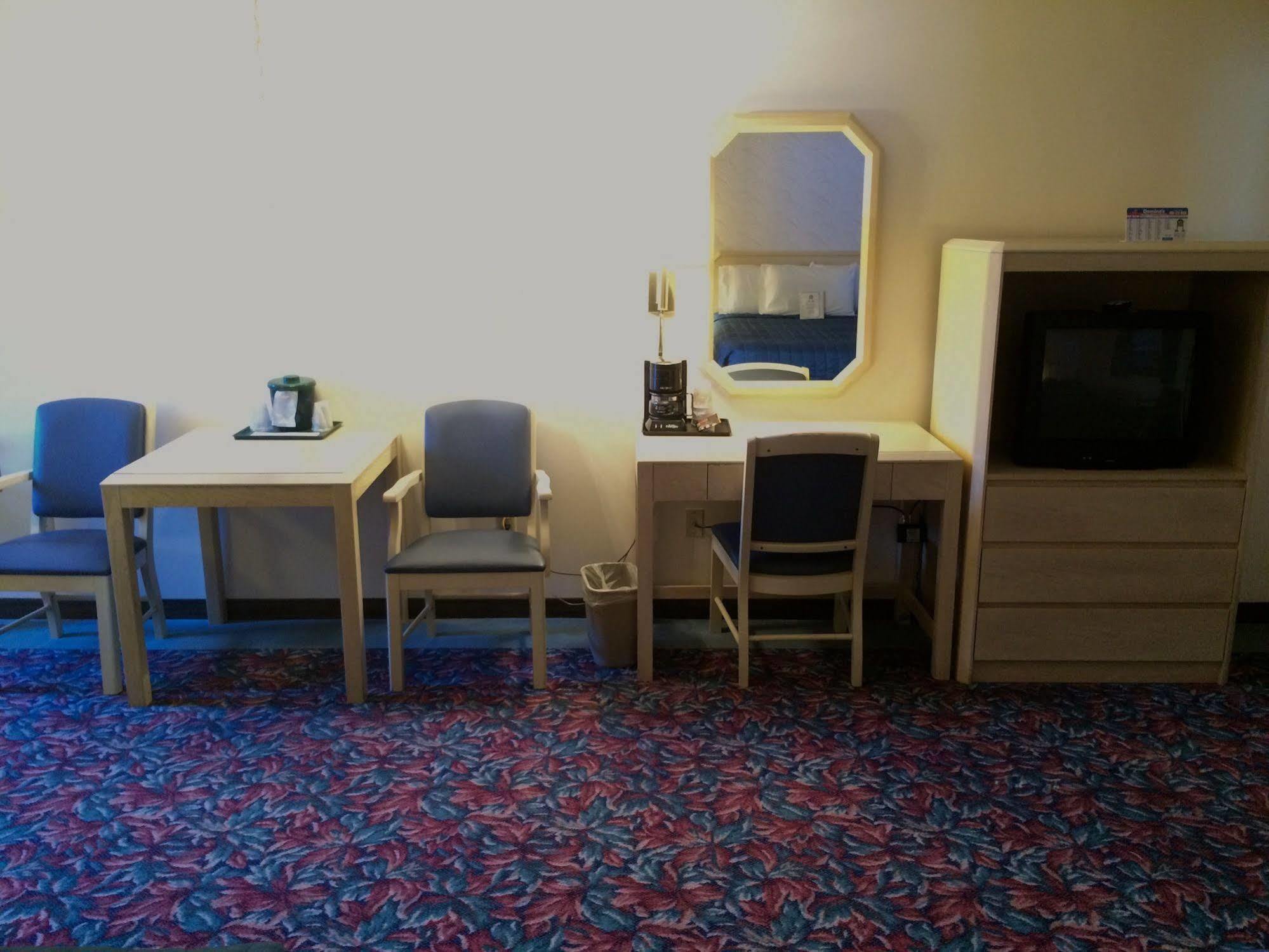 Cedar Motor Inn Marquette Bagian luar foto