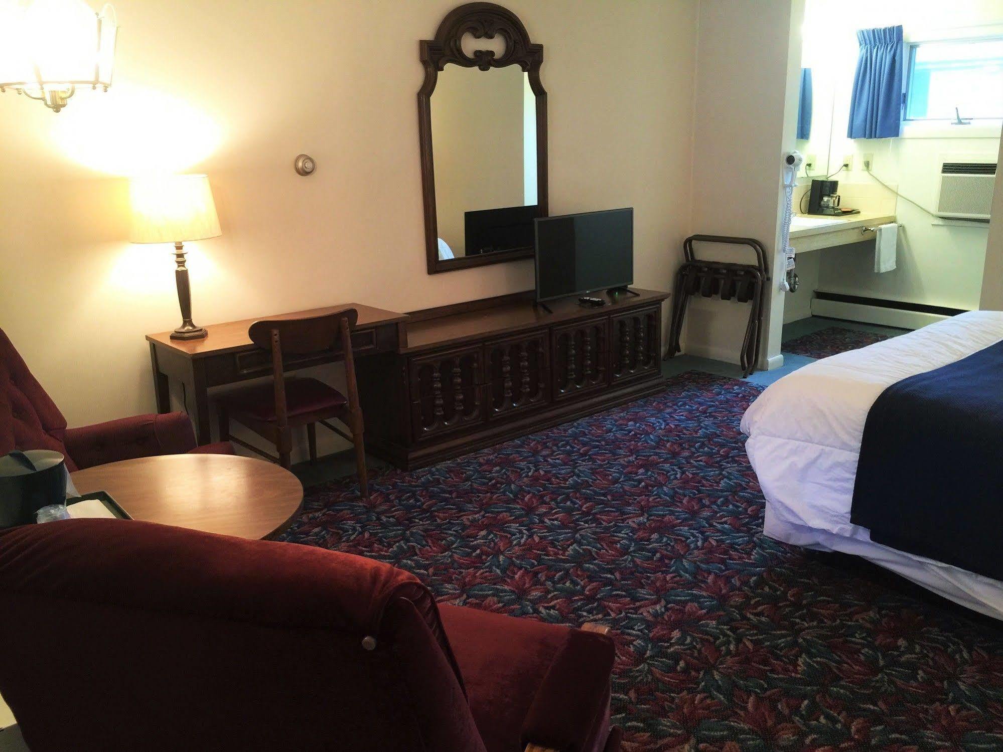 Cedar Motor Inn Marquette Bagian luar foto