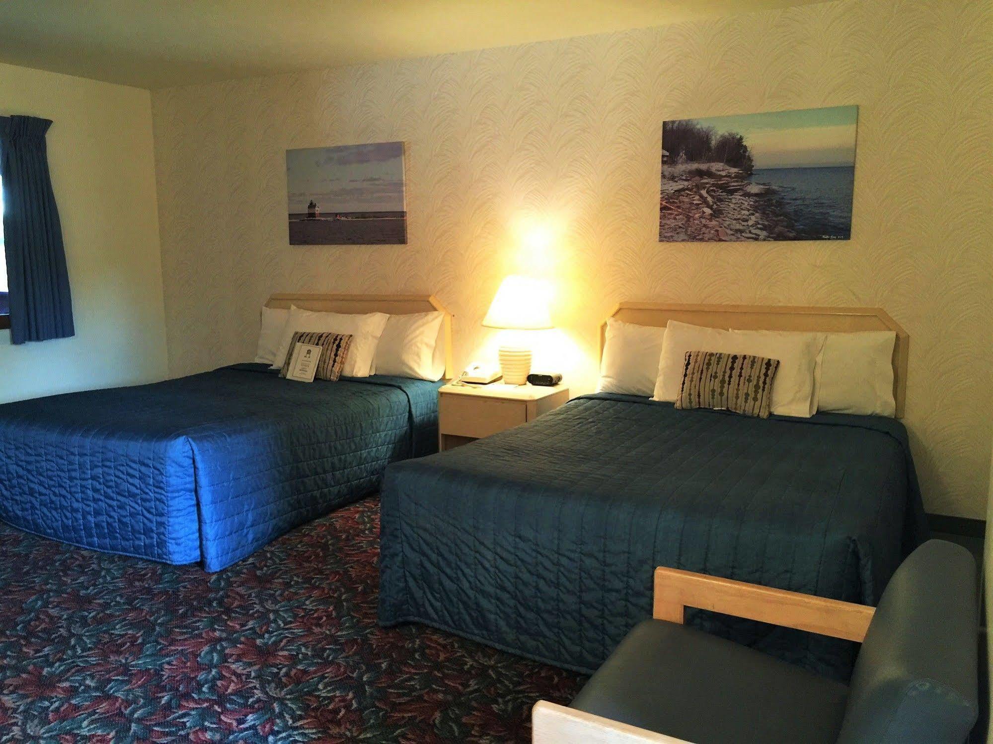 Cedar Motor Inn Marquette Bagian luar foto