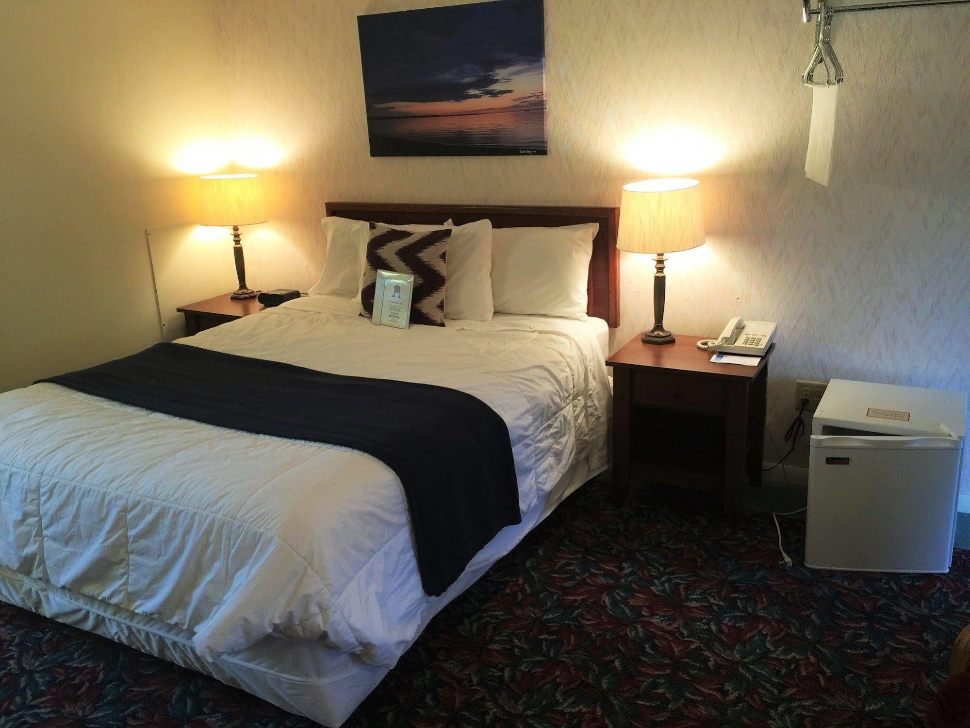 Cedar Motor Inn Marquette Bagian luar foto