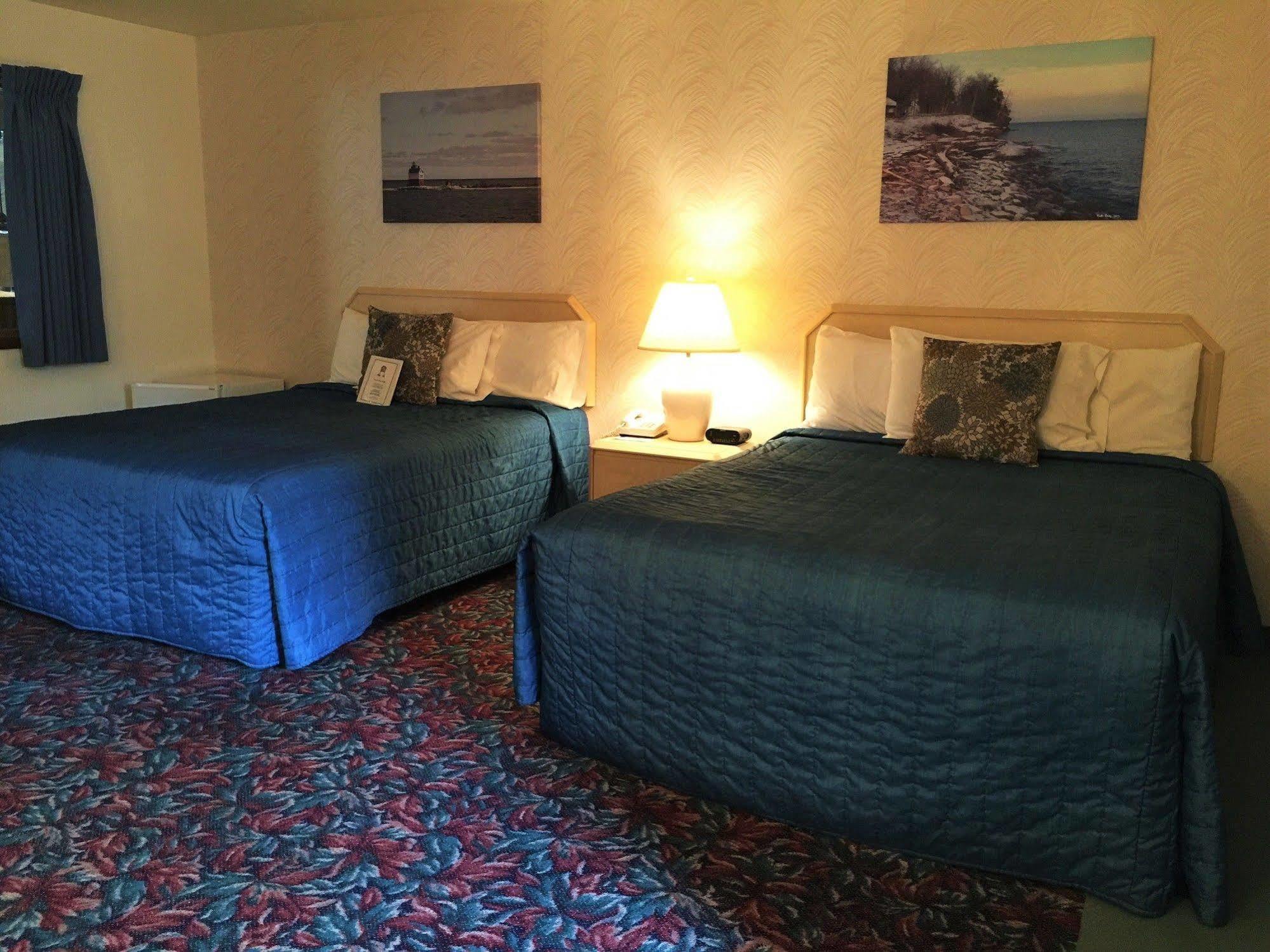 Cedar Motor Inn Marquette Bagian luar foto