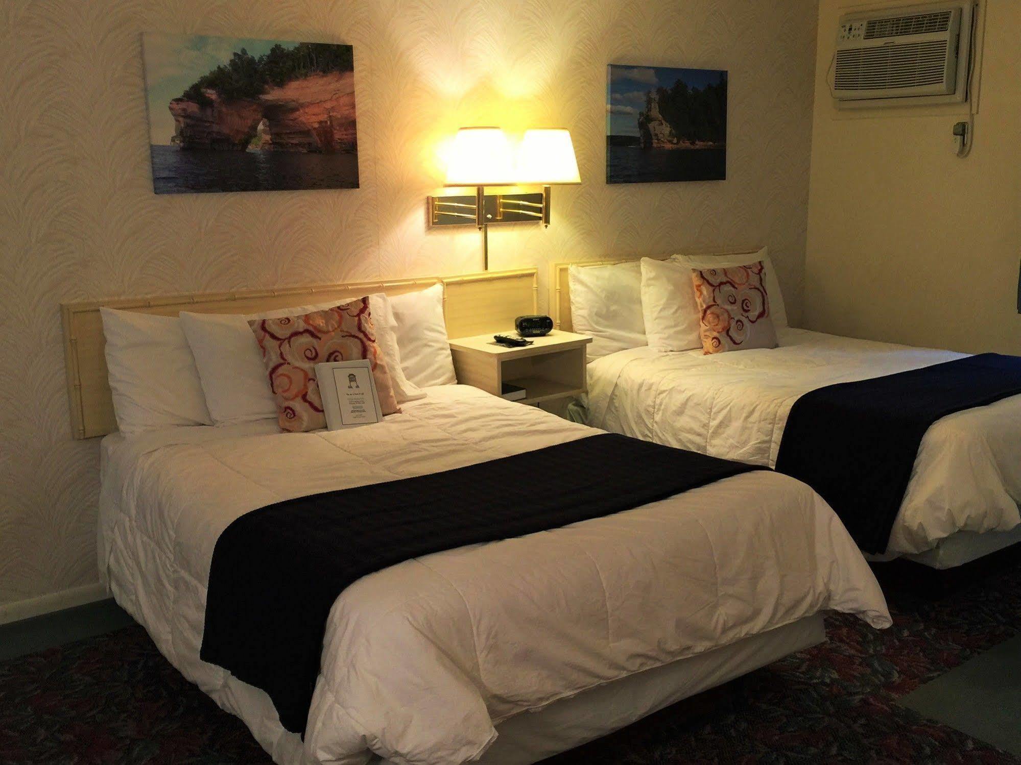 Cedar Motor Inn Marquette Bagian luar foto