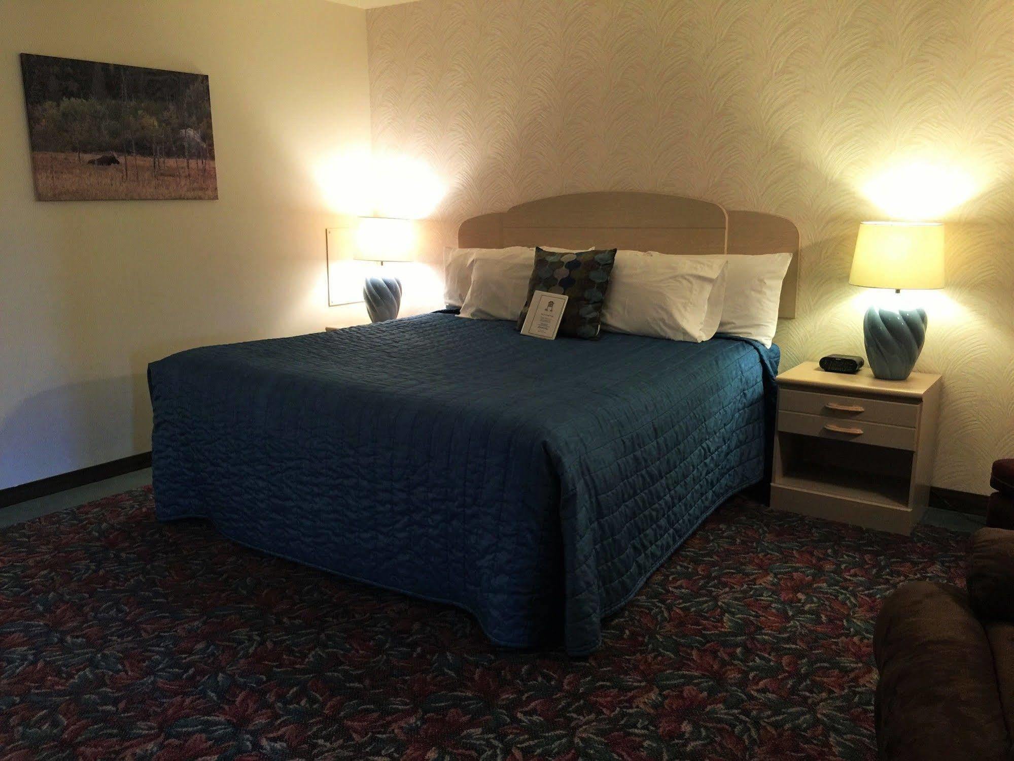 Cedar Motor Inn Marquette Bagian luar foto