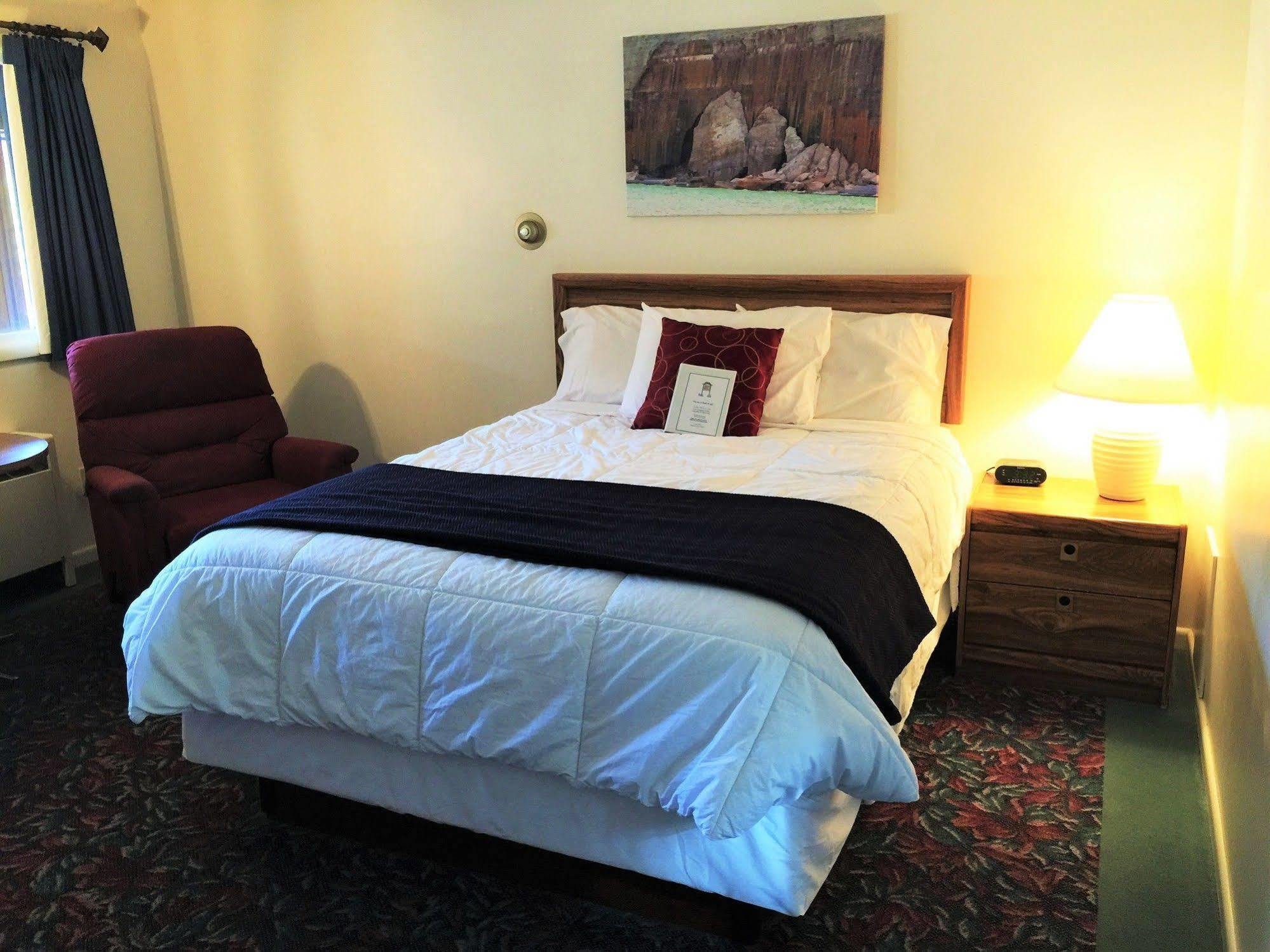 Cedar Motor Inn Marquette Bagian luar foto