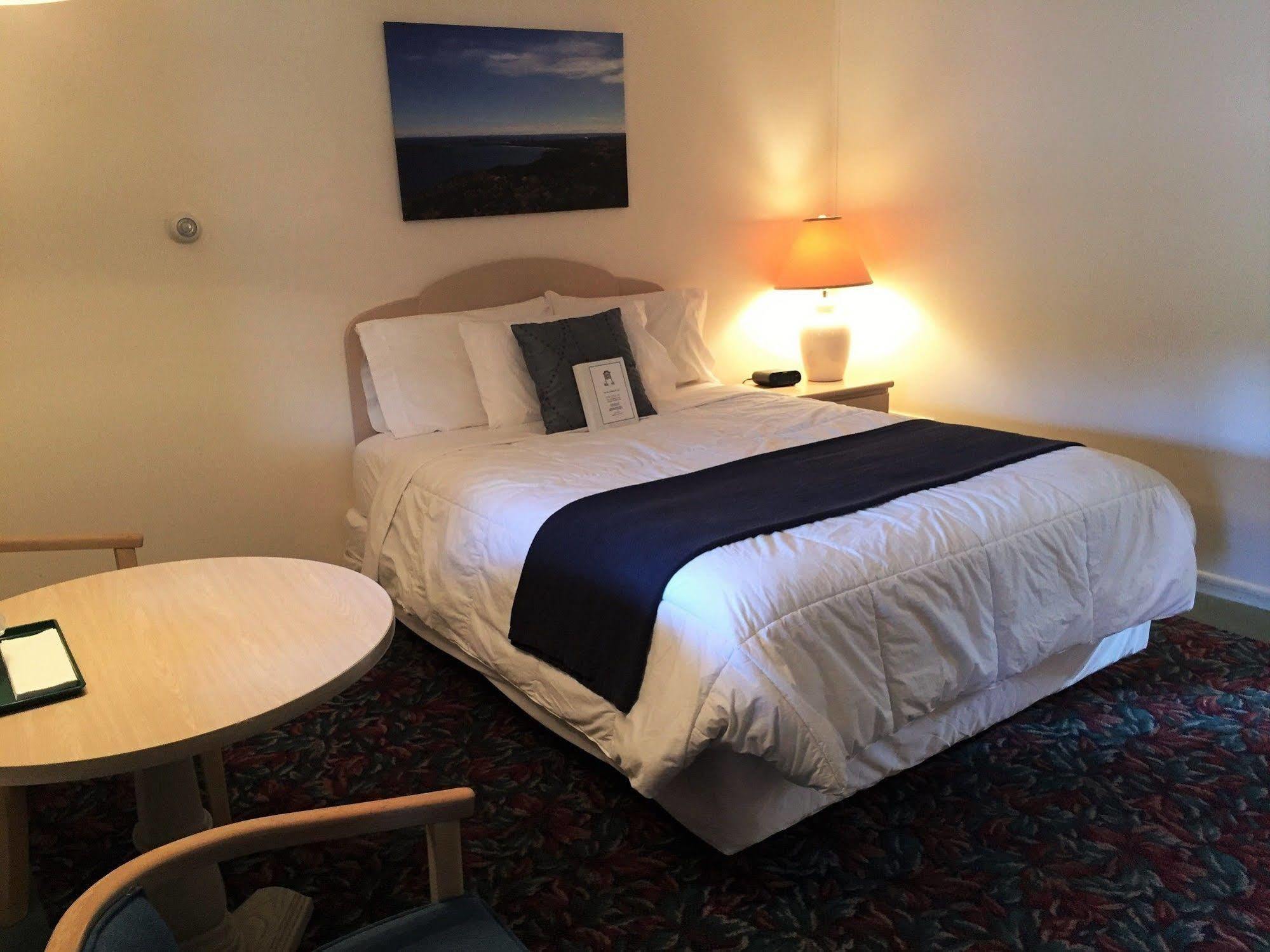 Cedar Motor Inn Marquette Bagian luar foto