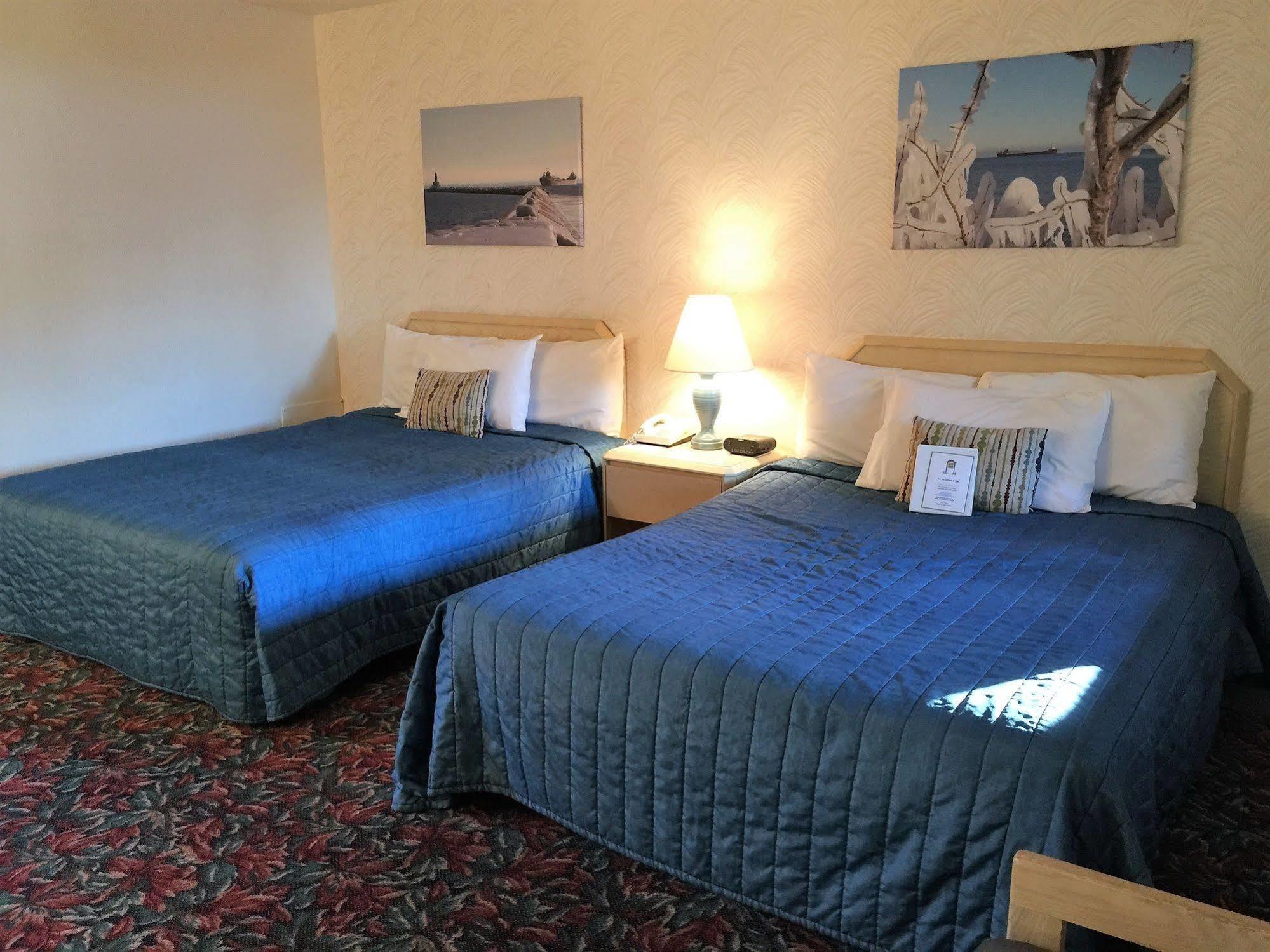 Cedar Motor Inn Marquette Bagian luar foto