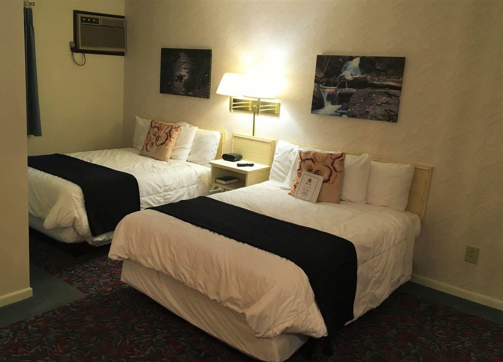 Cedar Motor Inn Marquette Bagian luar foto