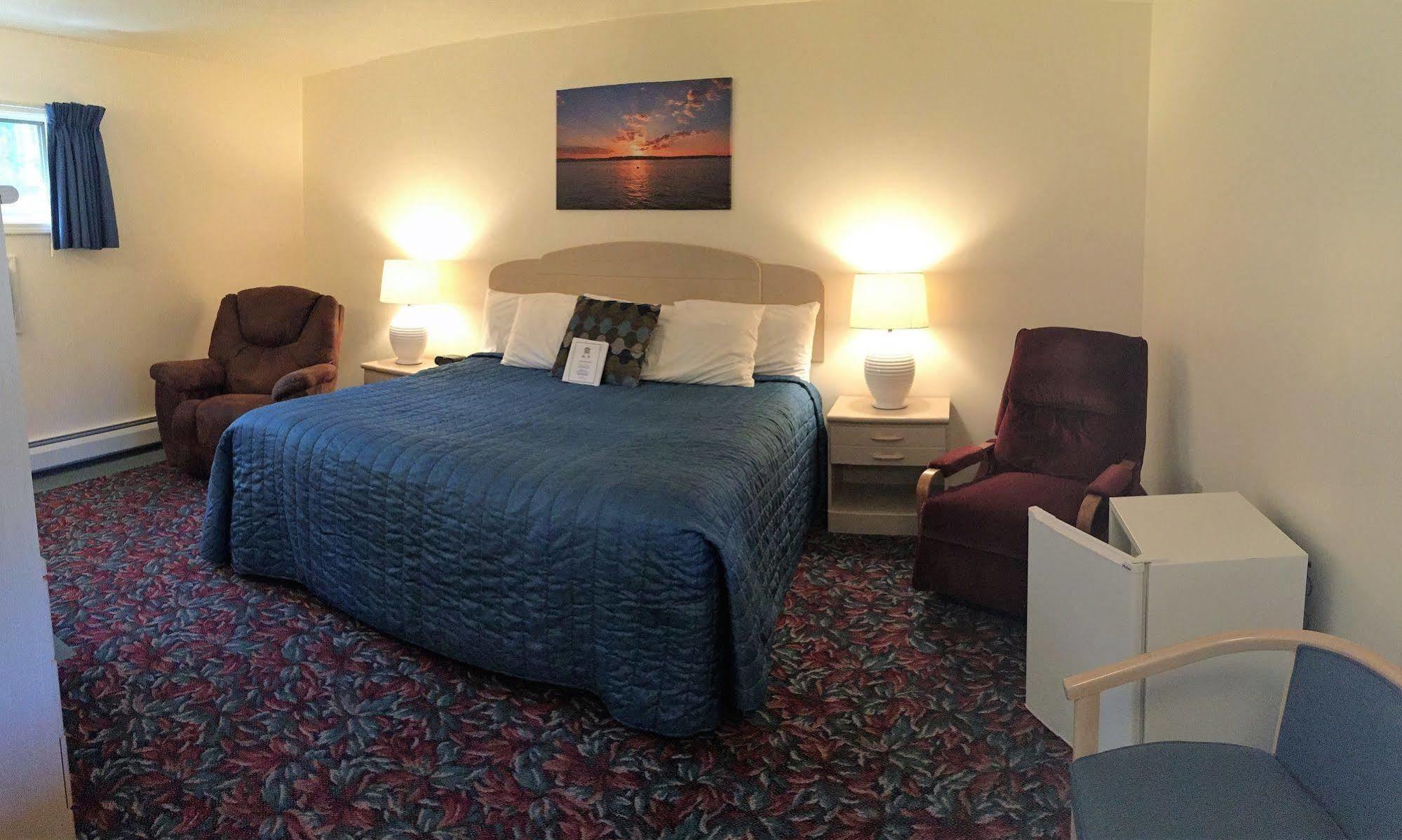 Cedar Motor Inn Marquette Bagian luar foto