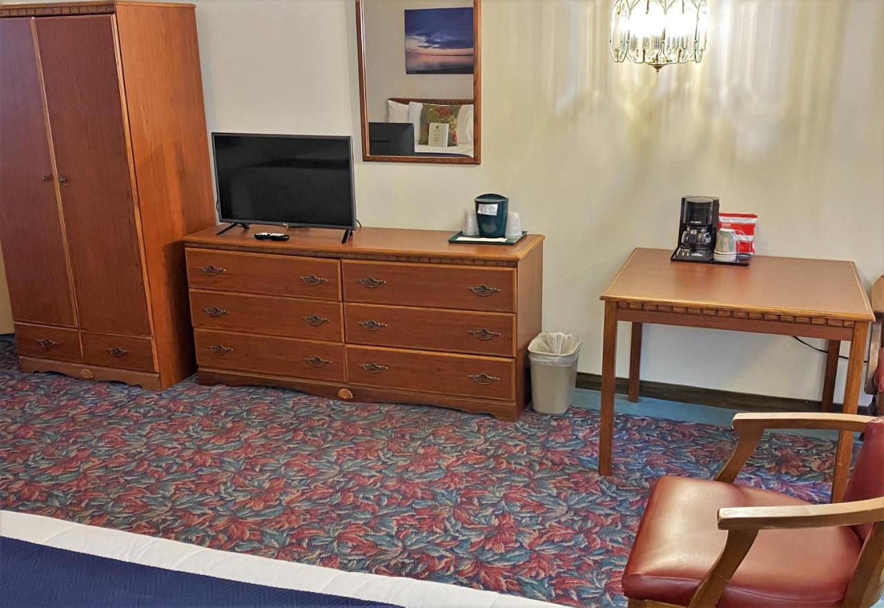 Cedar Motor Inn Marquette Bagian luar foto